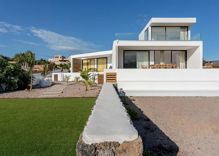 Elena, Luxery With Swimming Pool! Lajares