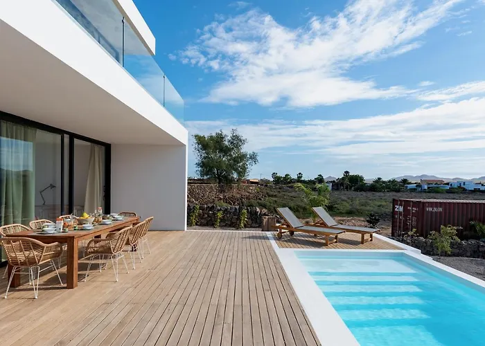 Elena, Luxery With Swimming Pool!